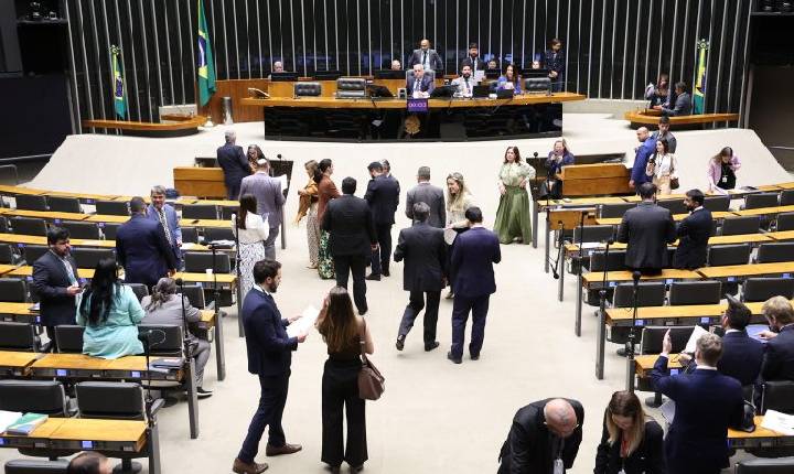Câmara aprova projeto que proíbe cobrança de tarifa mínima de consumo sobre água e esgoto