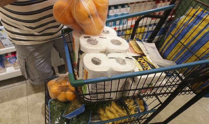 Cesta básica fica mais cara em todas as capitais brasileiras em março