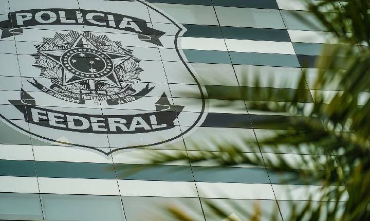 Em manifestação escrita, Flávio Bolsonaro nega ter caluniado Lula