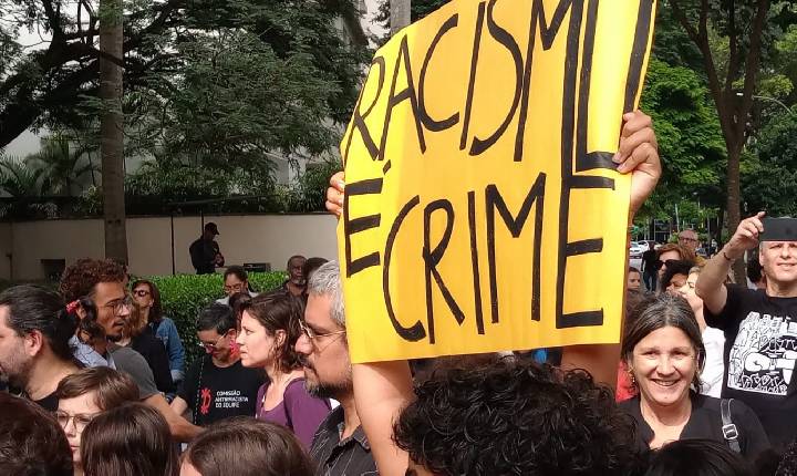 Justiça condena shopping paulista por discriminação racial