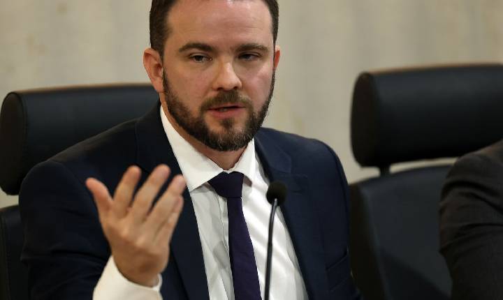 Nova versão do Desenrola será lançada após viagem de Lula, diz Durigan