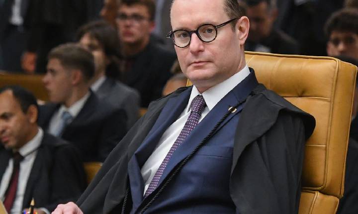 Zanin vota a favor de eleições diretas para governador do Rio