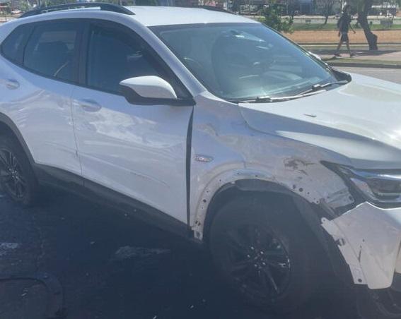 Acidente entre carro e moto no Parque Ecológico deixa mulher gravemente ferida