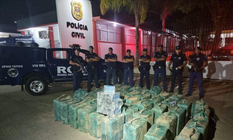 Guarda Civil apreende caminhão carregado de milho