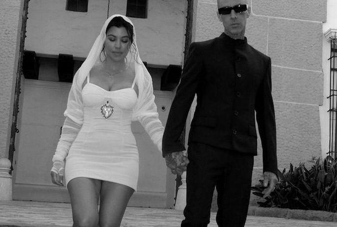 Kourtney Kardashian e Travis Barker mostram fotos do casamento; veja