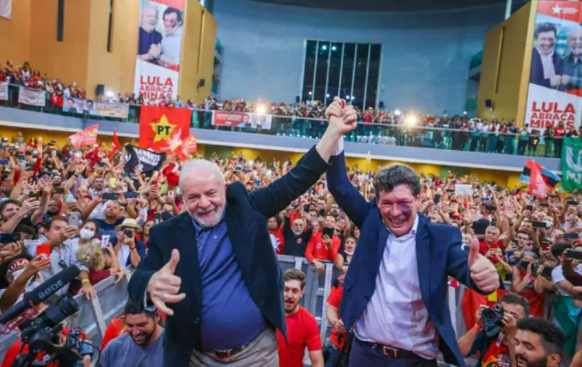 PT e PSD se aproximam de acordo para palanque com Lula e Kalil em Minas