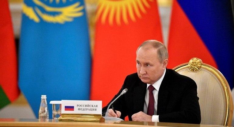 Putin denuncia que componentes de armas biológicas eram criados na Ucrânia