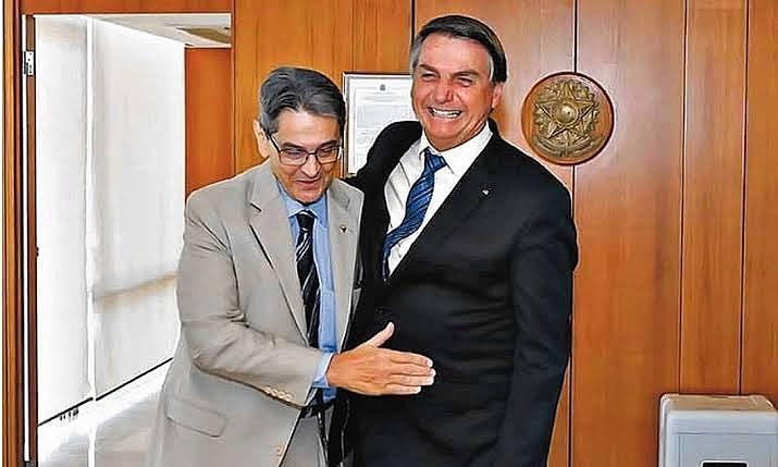 Bolsonaro renega Jefferson e tenta vincular aliado a Lula e transformar caso em gesto de apoio à PF