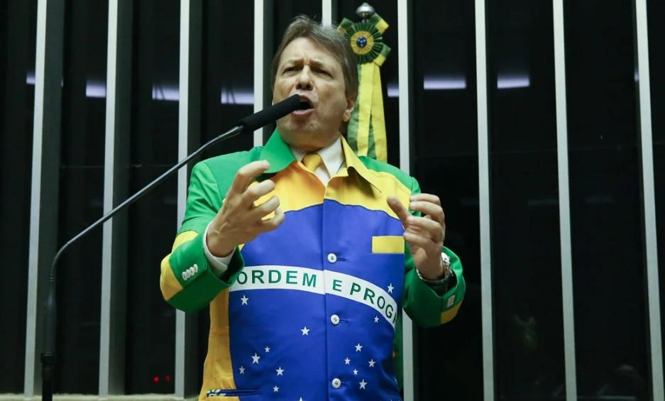 Deputado bolsonarista diz que alunos de universidade merecem ser queimados vivos