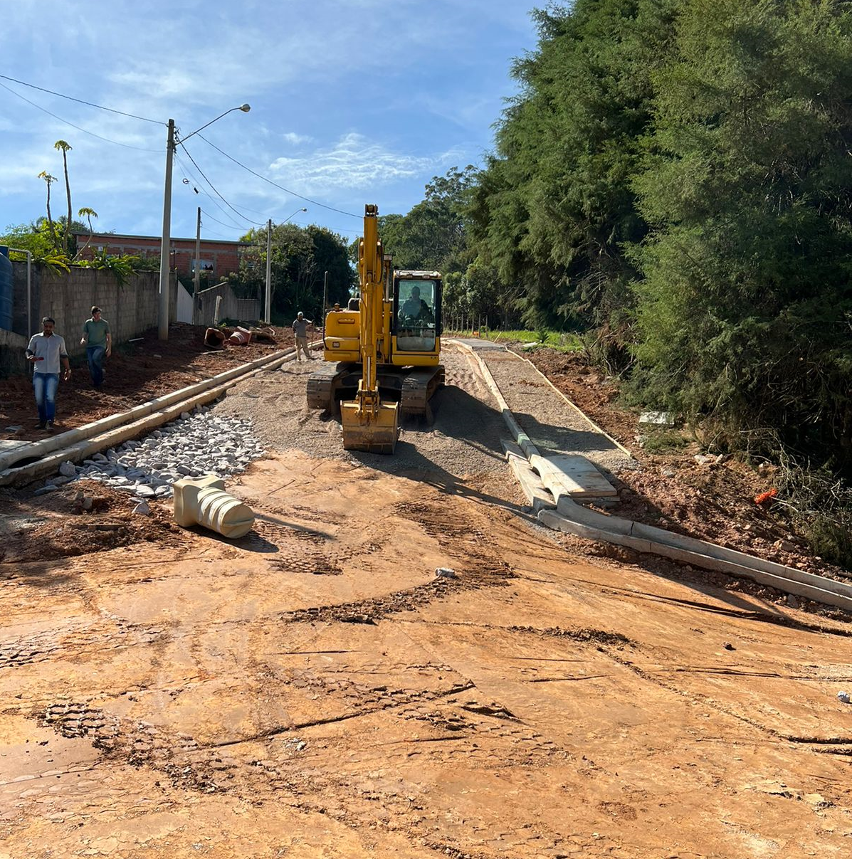 Prefeitura realiza pavimentação no Arataba e segue com obras por toda a cidade
