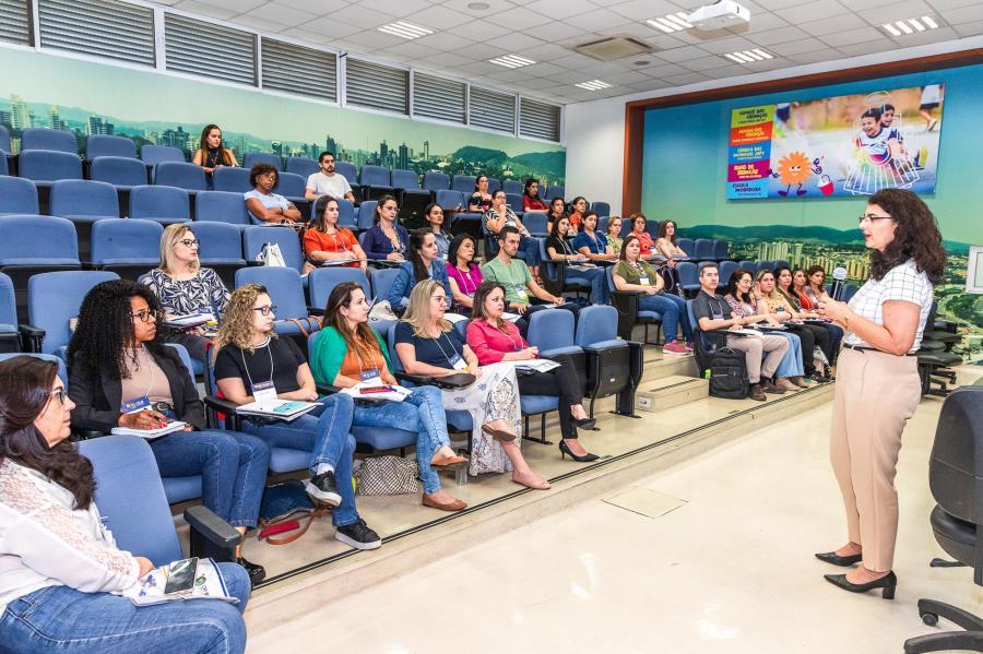 Equipe farmacêutica de Itupeva participa de ciclo de capacitação profissional