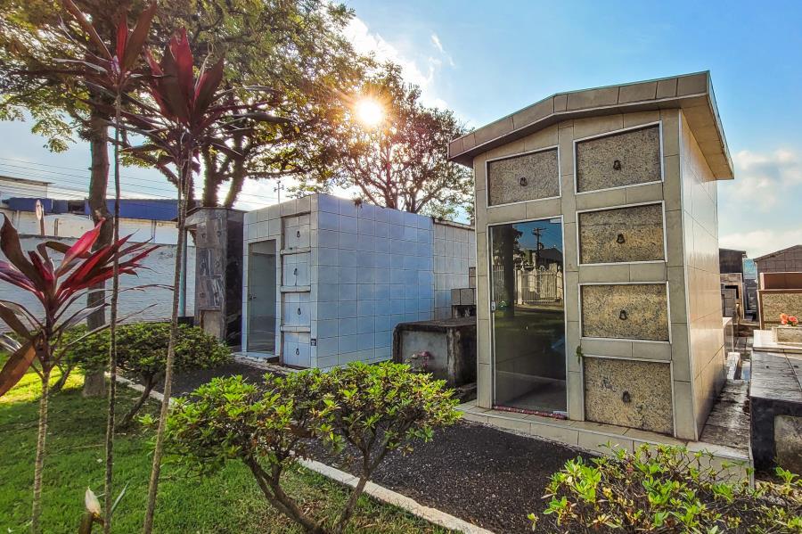 Prefeitura estende prazo para proprietários regularizarem sepulturas abandonadas no Cemitério Municipal para 30 de novembro