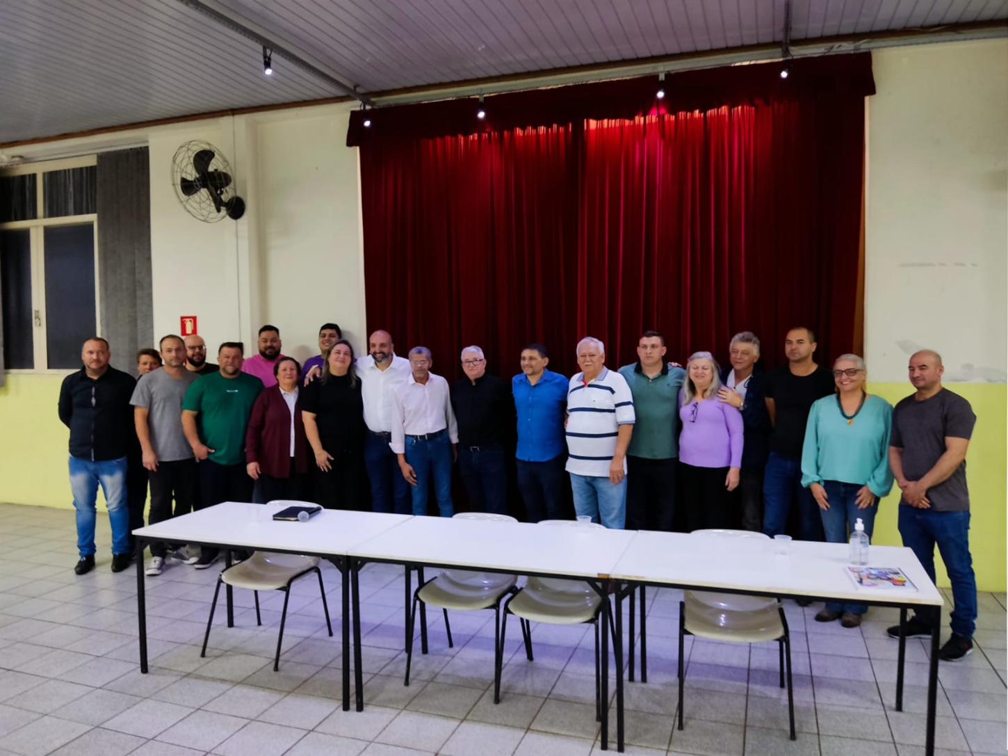 Desrespeito à Comunidade Católica: Ausência de Candidatos em Palestra Gera Indignação em Louveira