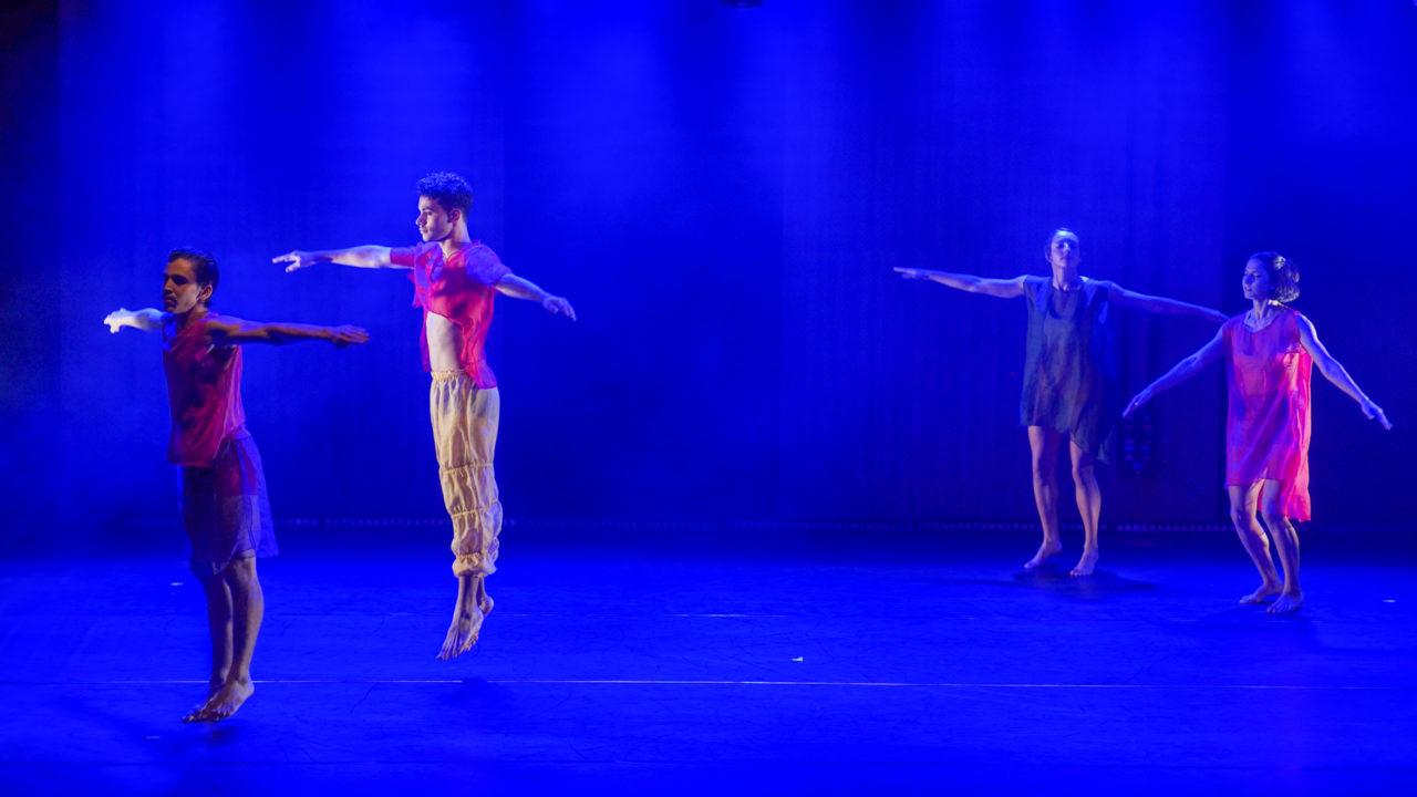 Cia. Jovem de Dança e Coral Municipal fazem apresentação especial na Festa da Uva