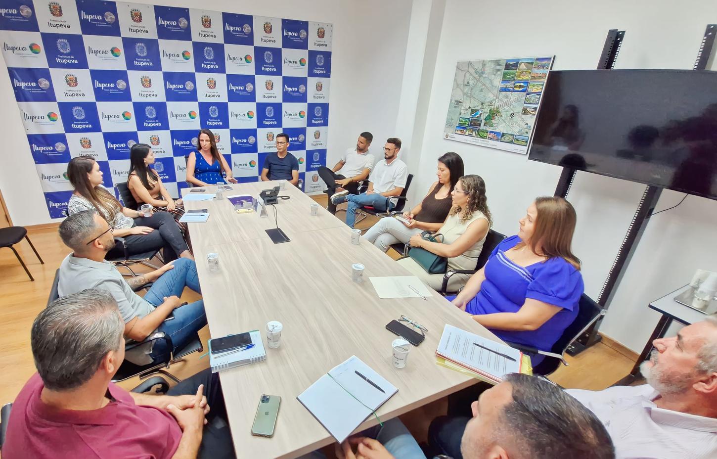 Prefeito propõe a criação de 65 novos cargos em comissão, com salários entre R$ 1.749,00 e R$ 9.328,00