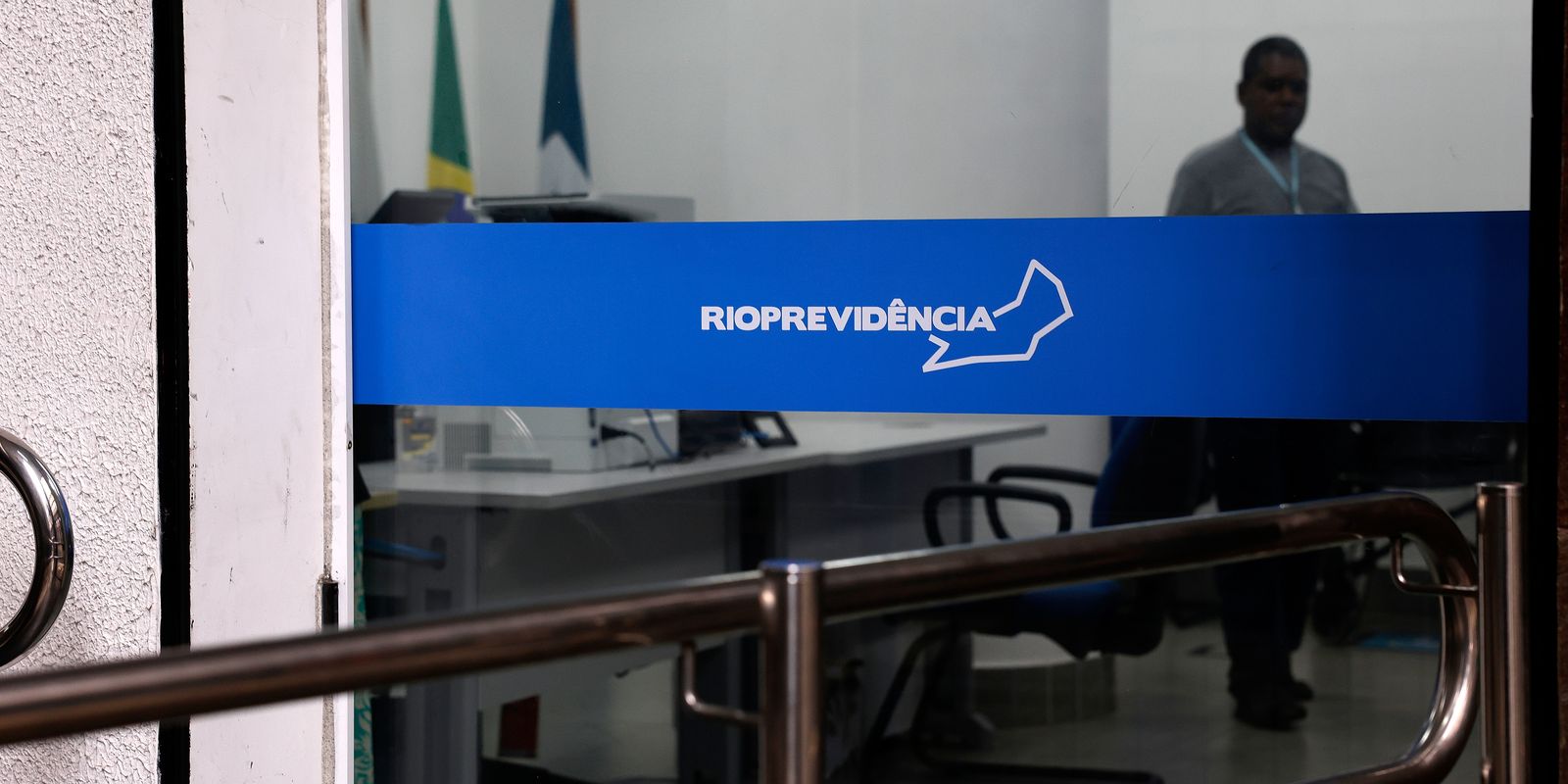 Cláudio Castro exonera presidente da Rioprovidência