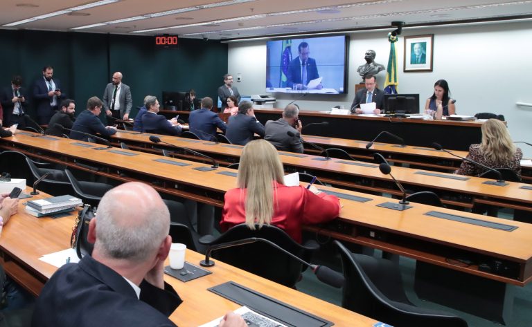 Comissão convoca Mauro Vieira para prestar esclarecimentos sobre guerra no Oriente Médio