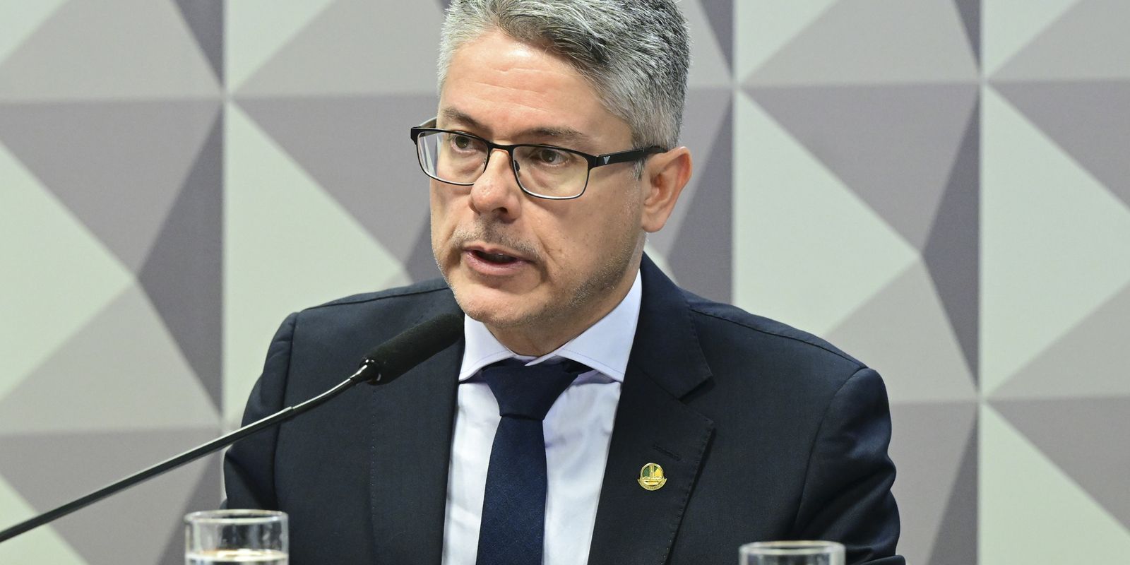 Relatório da CPI do Crime conecta facções com sistema financeiro