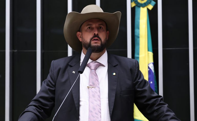 Câmara aprova MP sobre piso do frete e inclui anistia a multas por bloqueio de estradas; acompanhe