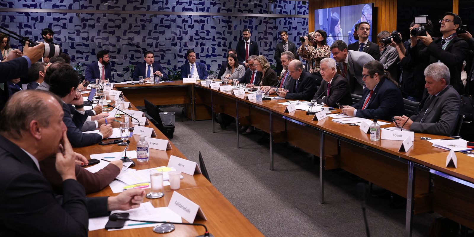 Câmara: governo retira urgência do fim da escala 6x1 e destrava pauta