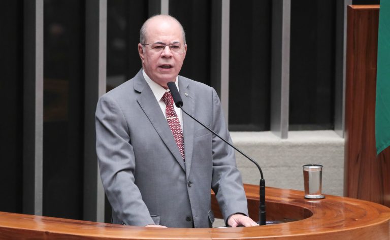 Comissão aprova uso de royalties do petróleo para financiar tarifa zero no transporte