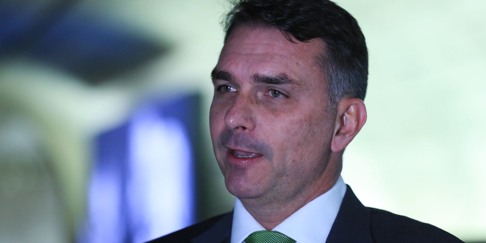 Mendonça incluiu Flávio Bolsonaro como investigado no caso Dark Horse